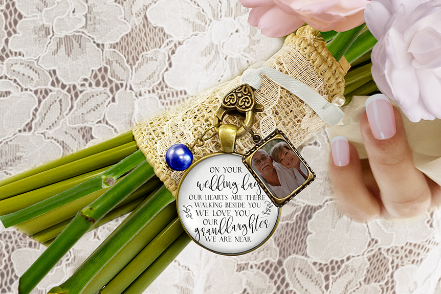 12 Tips When Choosing a Sentimental Wedding Bouquet Charm For The Bride With a Memorial Photo Picture Frame